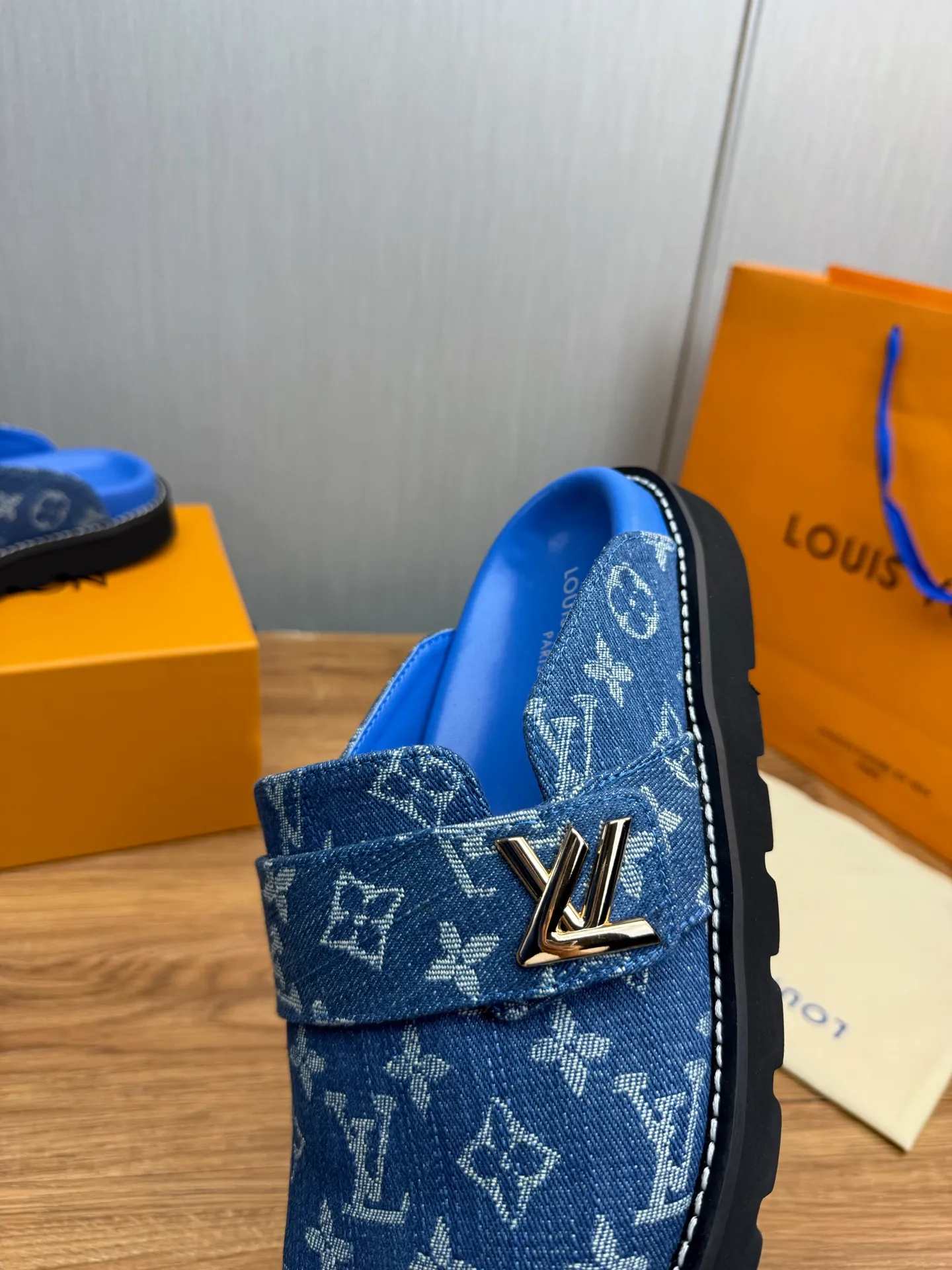 Men's shoes 💰420💰 Lv. hot selling men's slippers 🔥 🩴Official website one to one production 38-45 sizes 45 46 🉑️Customized!